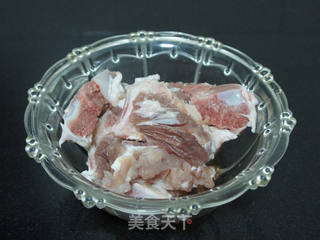 板栗玉米扇骨汤的做法步骤:2