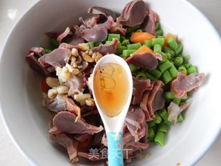 豆角拌鸭珍的做法步骤:11