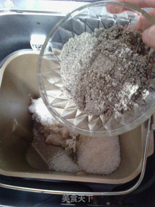 黑芝麻馒头的做法步骤:2