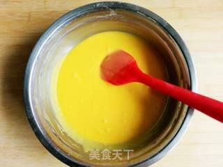 皇冠戚风蛋糕的做法步骤:4