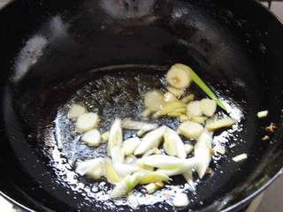香菇茭白炒肉片的做法步骤:7