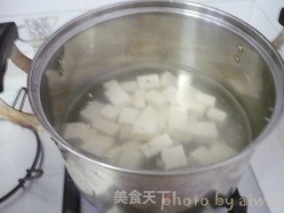 虾酱炒豆腐的做法步骤:3