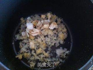 银耳百合阿胶枣粥的做法步骤:3