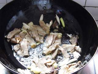泡菜回锅肉的做法步骤:7