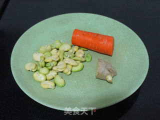 蚕豆胡萝卜筒骨汤的做法步骤:2