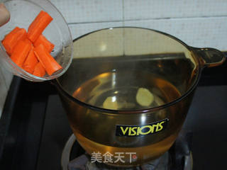蚕豆胡萝卜筒骨汤的做法步骤:7
