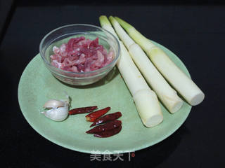 茭白炒肉片的做法步骤：1
