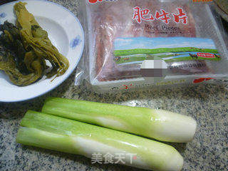 酸菜茭白炒肥牛片的做法步骤：1