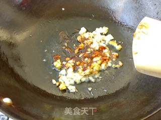 山药云耳炒苦瓜的做法步骤:2