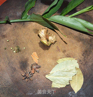 凉拌猪耳朵的做法步骤:2