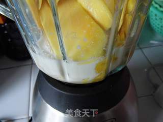 芒果牛奶冰棍的做法步骤:4