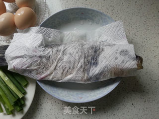 鲫鱼蒸蛋羹的做法步骤:2