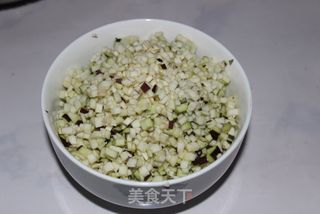 夏吃茄子清热解暑——素馅茄子煎包的做法步骤:3