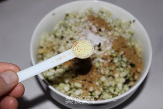 夏吃茄子清热解暑——素馅茄子煎包的做法步骤:6