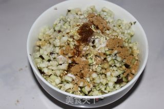 夏吃茄子清热解暑——素馅茄子煎包的做法步骤:7
