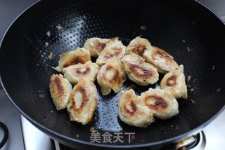 夏吃茄子清热解暑——素馅茄子煎包的做法步骤:15