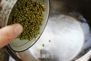 清爽过苦夏——绿豆莲子薏米羹的做法步骤:3