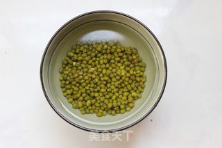 清爽过苦夏——绿豆莲子薏米羹的做法步骤:2