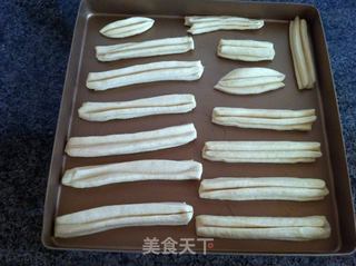 玉米油条的做法步骤:7