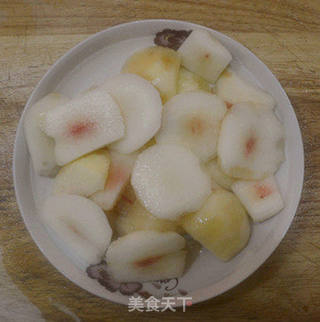 糖水桃子的做法步骤:2