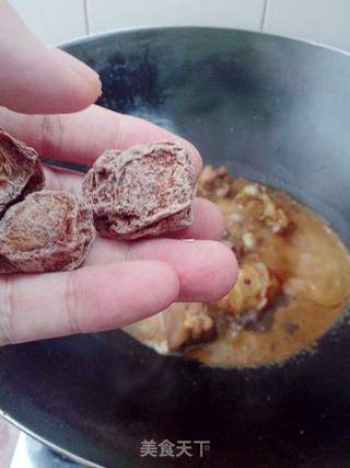 【夏日,餐桌上的酸甜开胃】话梅烧猪蹄的做法步骤:5