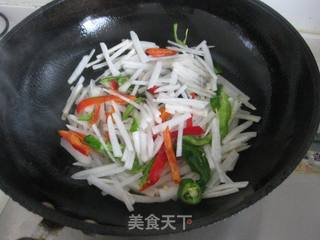 双椒炒萝卜丝的做法步骤:5