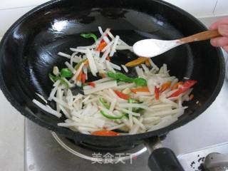 双椒炒萝卜丝的做法步骤:6