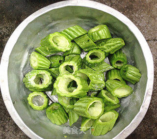 酿苦瓜油豆腐的做法步骤:4
