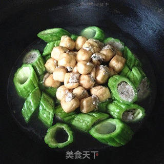 酿苦瓜油豆腐的做法步骤:8
