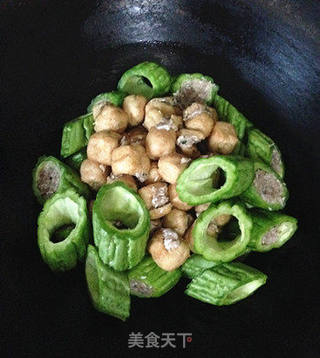 酿苦瓜油豆腐的做法步骤:7