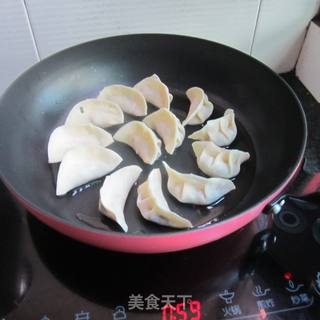 香脆锅贴的做法步骤：3