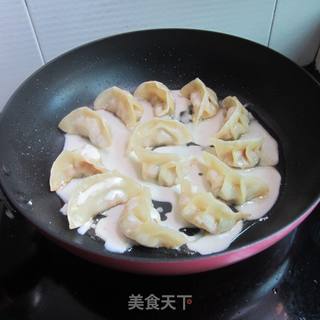 香脆锅贴的做法步骤：7