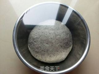 黑芝麻馒头卷的做法步骤:3