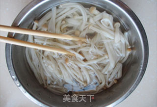 葱油金针菇的做法步骤:2