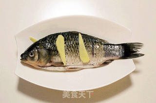 豆瓣鲫鱼的做法步骤:2