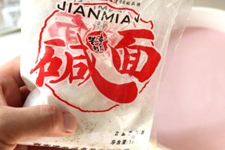 献给爱人的那一份赏心悦目——粉色凉皮的做法步骤:10