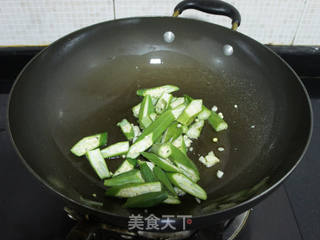 培根炒秋葵的做法步骤：3