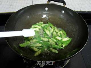 培根炒秋葵的做法步骤：4