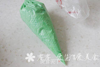 彩虹奶油裱花生日蛋糕的做法步骤:14