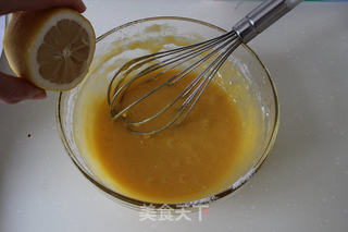 柠檬蜂蜜戚风蛋糕的做法步骤:4