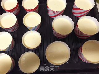 草莓纸杯蛋糕的做法步骤:5
