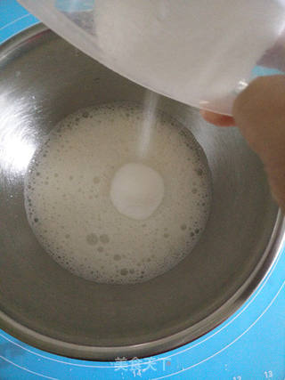 红丝绒杯子蛋糕的做法步骤:5