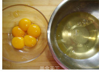 黑芝麻戚风蛋糕(6寸)的做法步骤:2