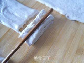 无矾健康油条的做法步骤：6