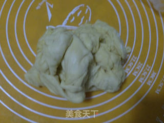紫薯扭扭酥的做法步骤：1