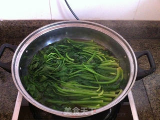 花生芝麻酱拌菠菜的做法步骤:4
