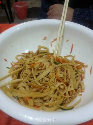 凉拌豆腐丝(干豆皮)——营养开胃家常凉菜的做法步骤:4