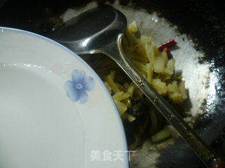 腌白菜煮醉鱼的做法步骤：6