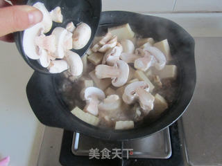 鸡肉口蘑豆腐的做法步骤:7