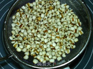 黑糖蜜薏仁面包的做法步骤:2